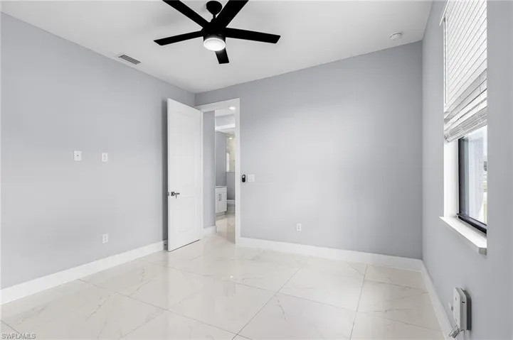 1215 Sw 21st Ave, Cape Coral, Florida 33991
