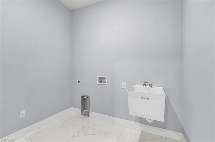1215 Sw 21st Ave, Cape Coral, Florida 33991