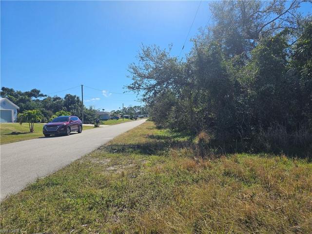 Only a few minutes to Coral Oaks Golf Course