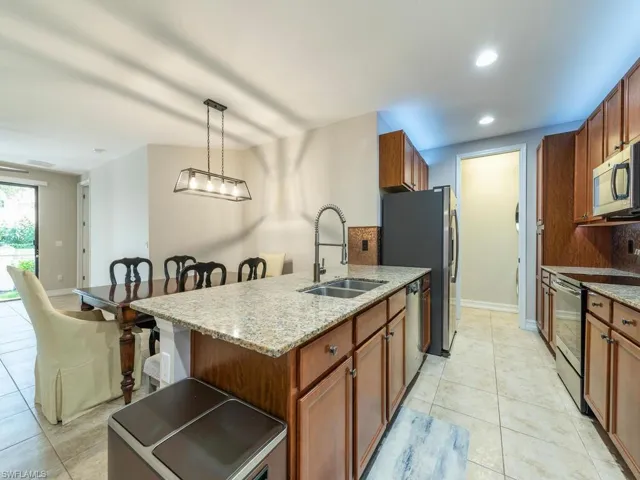 7777  Bristol  CIR, Naples, FL 34120