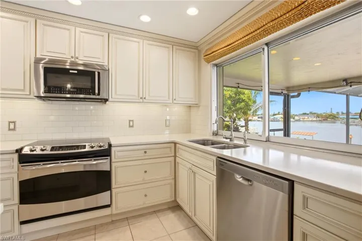1141 Se 28th Ter, Cape Coral, Florida 33904