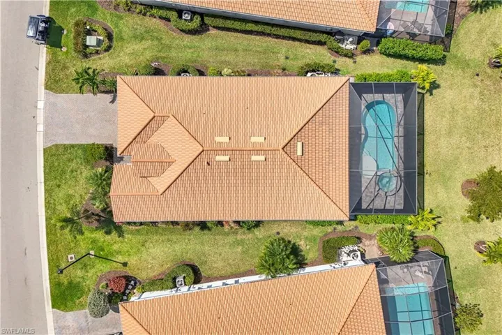 Birds eye view of property