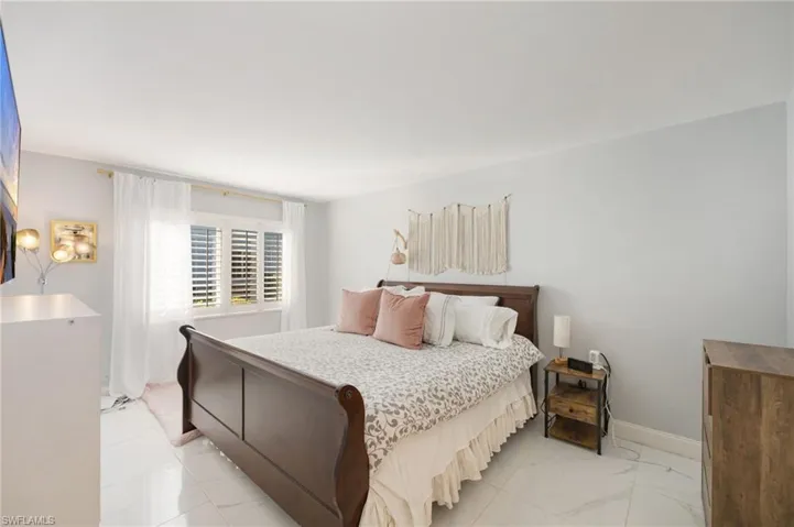 232  Palm  DR, Naples, FL 34112
