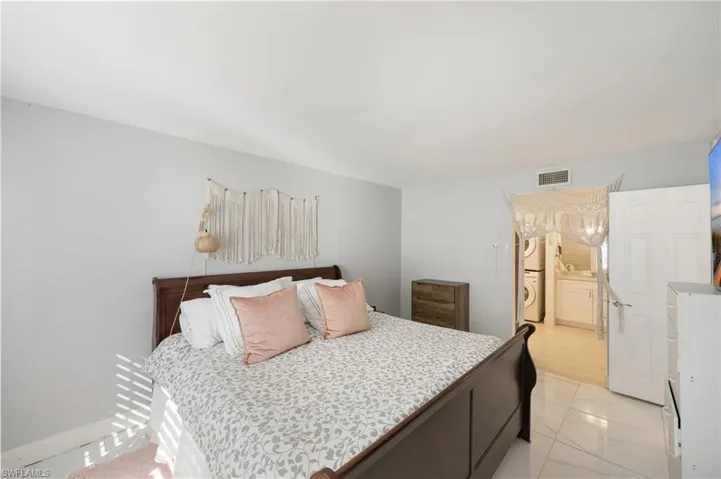 232  Palm  DR, Naples, FL 34112