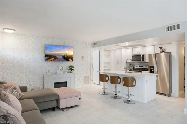 232  Palm  DR, Naples, FL 34112