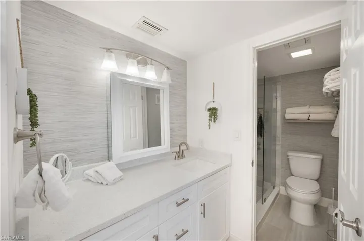 232  Palm  DR, Naples, FL 34112