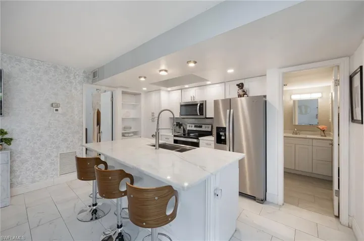 232  Palm  DR, Naples, FL 34112