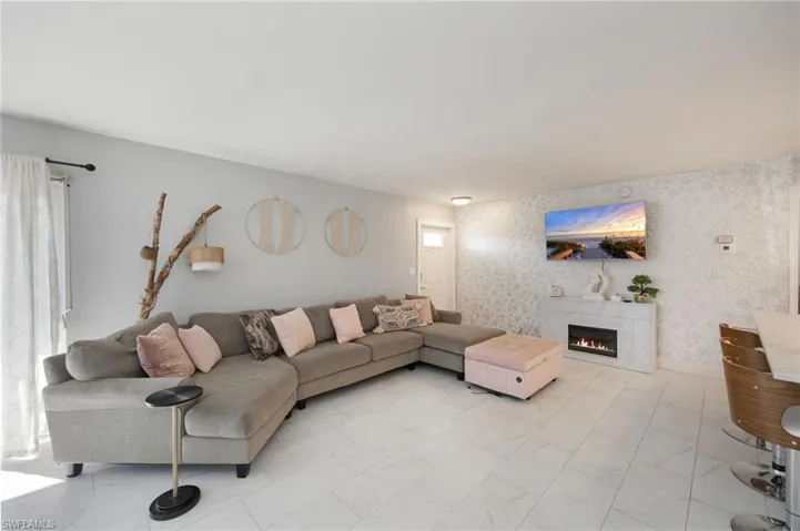 232  Palm  DR, Naples, FL 34112