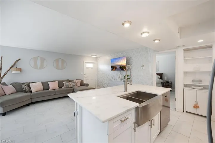 232  Palm  DR, Naples, FL 34112