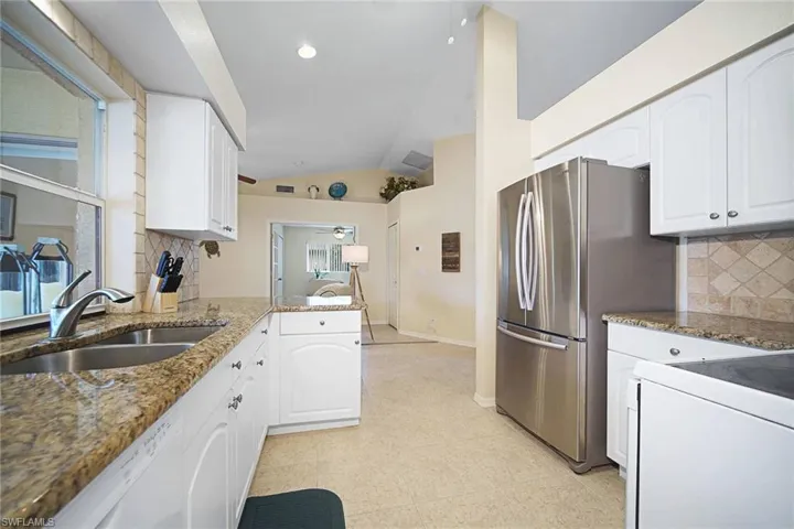 Kitchen w/ quartz counter tops and stainless steel appliances