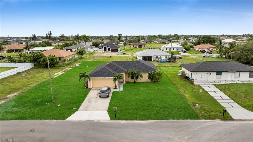 926 5th PL, Cape Coral, FL 33909,2025000333