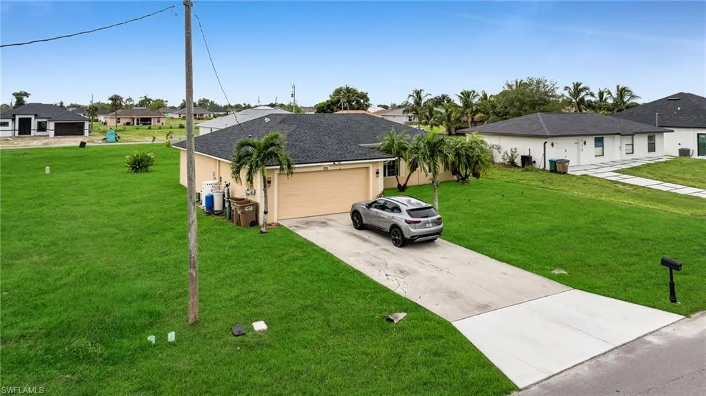 926 5th PL, Cape Coral, FL 33909,2025000333