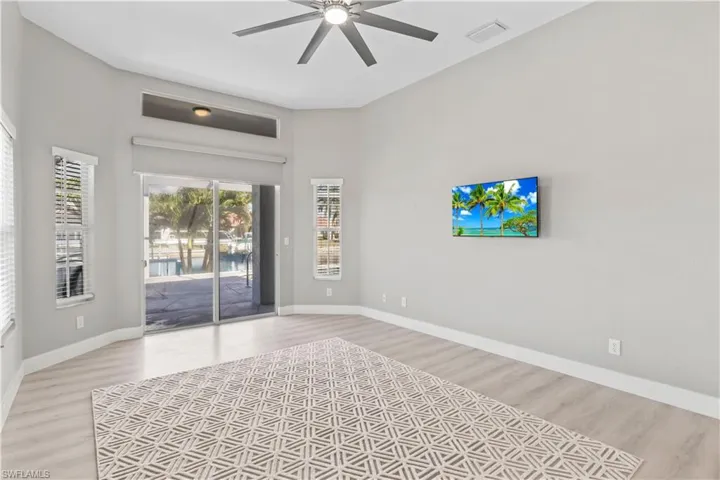 Unfurnished room featuring light wood-style floors and a ceiling fan