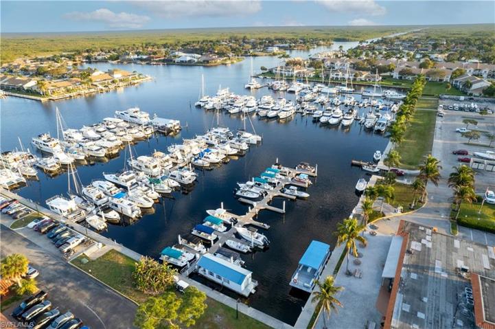 525  Newport  DR, Naples, FL 34114