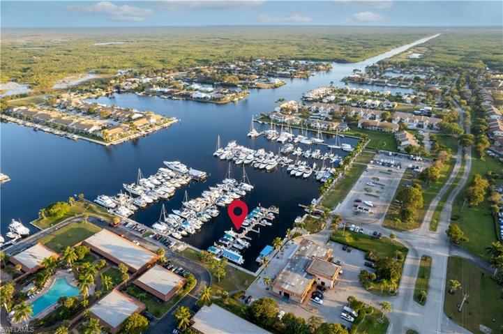 525  Newport  DR, Naples, FL 34114