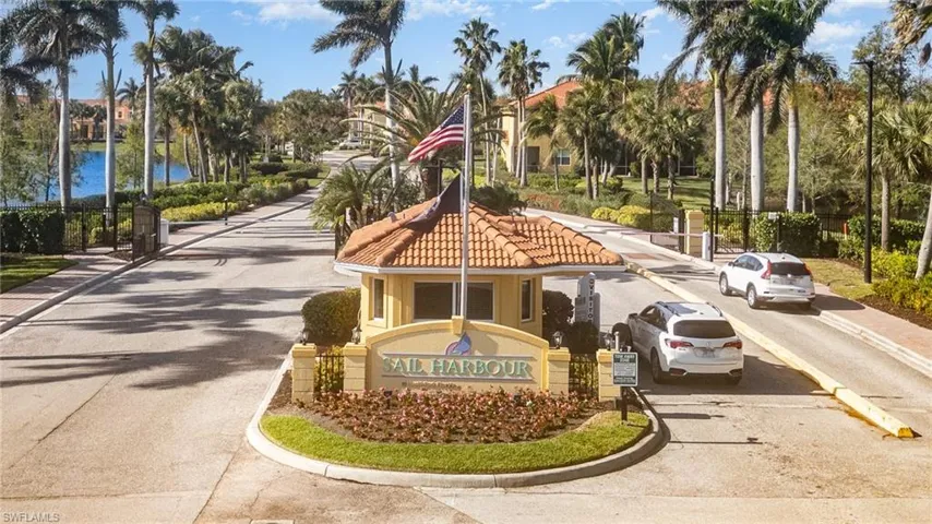 Excellent Location Health Park area, walking distance of top-rated hospitals and only minutes from Southwest Florida's renowned beaches, shopping, dining, and entertainment options.