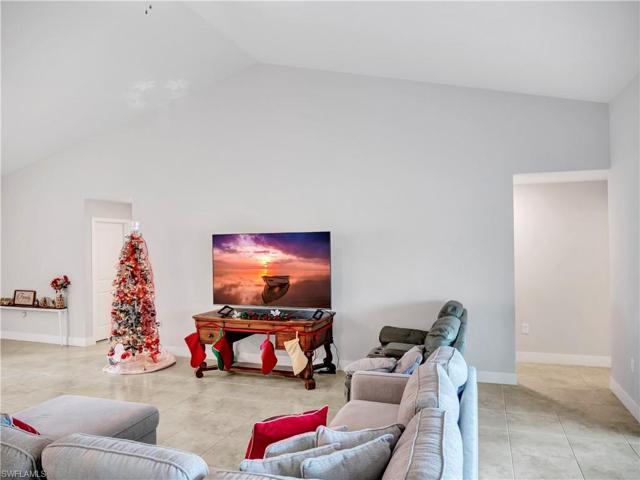 818 Leroy AVE, LEHIGH ACRES FL 33972