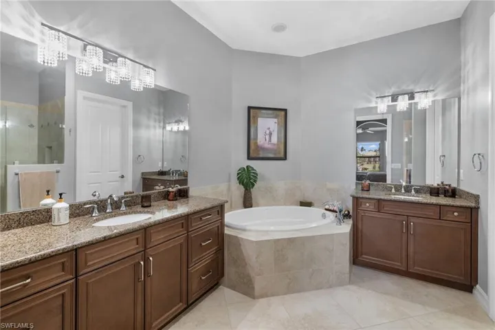 7531  Moorgate Point  WAY, Naples, FL 34113
