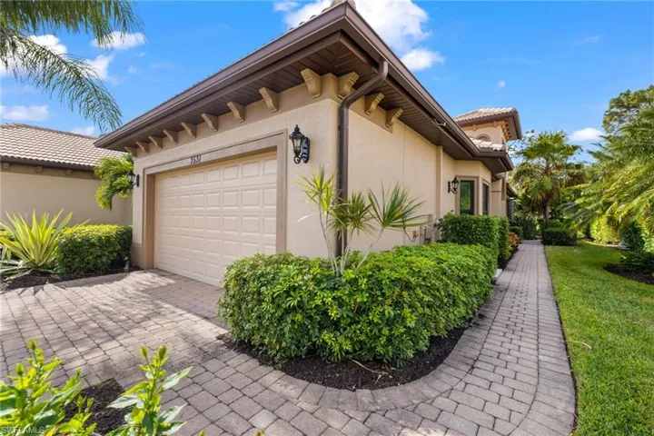 7531  Moorgate Point  WAY, Naples, FL 34113