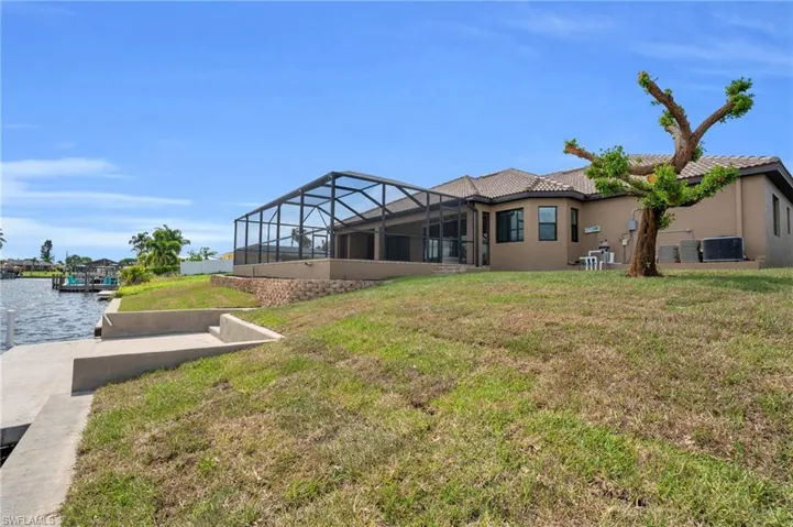 915 SE 33rd  TER, Cape Coral, FL 33904