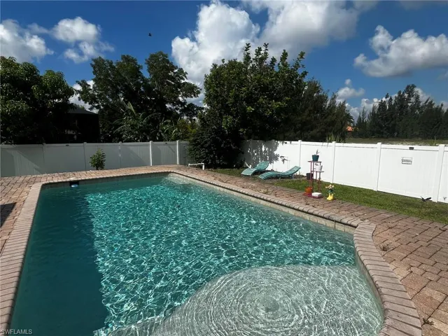2136 Nw 22nd Pl, Cape Coral, Florida 33993