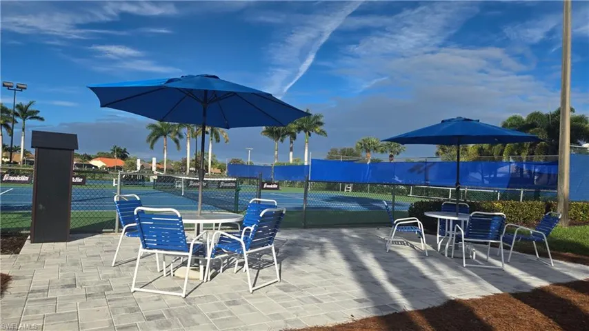 New sitting area for tennis and pickleball players