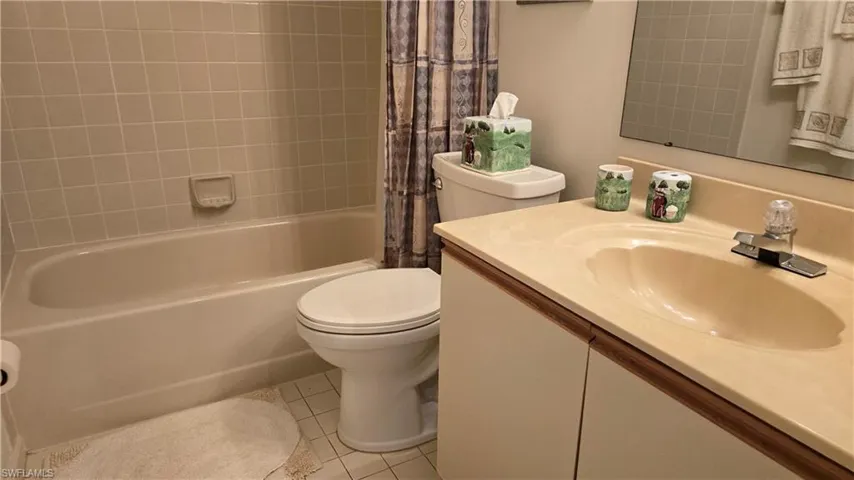Guest bath with tub and shower