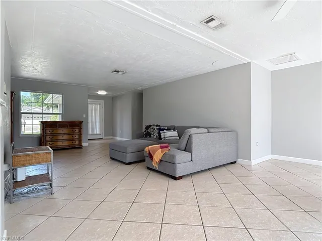 5351 Chippendale Cir E, Fort Myers, Florida 33919