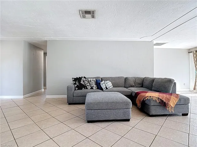 5351 Chippendale Cir E, Fort Myers, Florida 33919