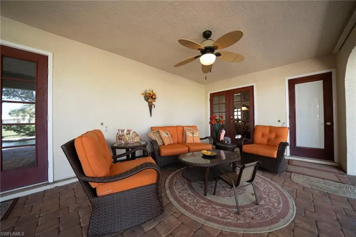 Dining area in lanai