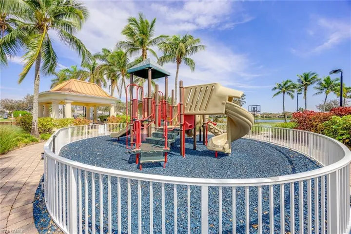 8590  Veronawalk  CIR, Naples, FL 34114