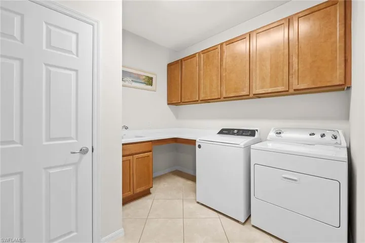 8590  Veronawalk  CIR, Naples, FL 34114
