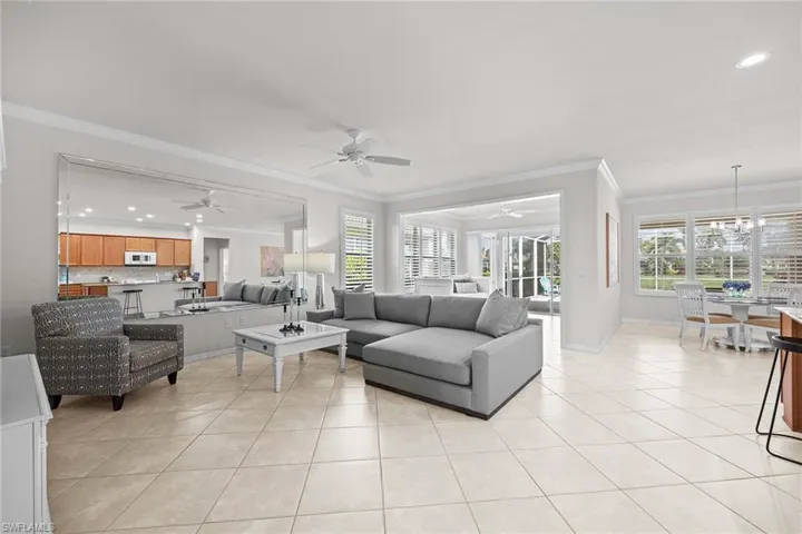 8590  Veronawalk  CIR, Naples, FL 34114