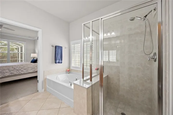 8590  Veronawalk  CIR, Naples, FL 34114