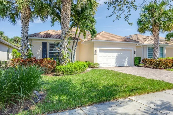 8590  Veronawalk  CIR, Naples, FL 34114