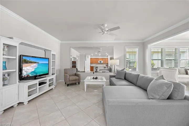 8590  Veronawalk  CIR, Naples, FL 34114