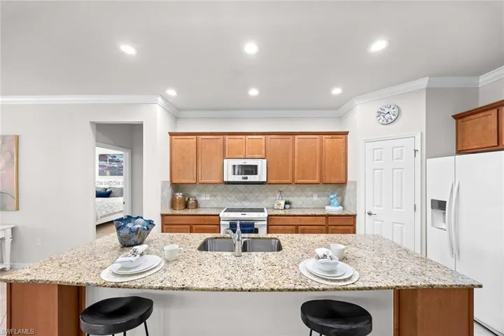 8590  Veronawalk  CIR, Naples, FL 34114