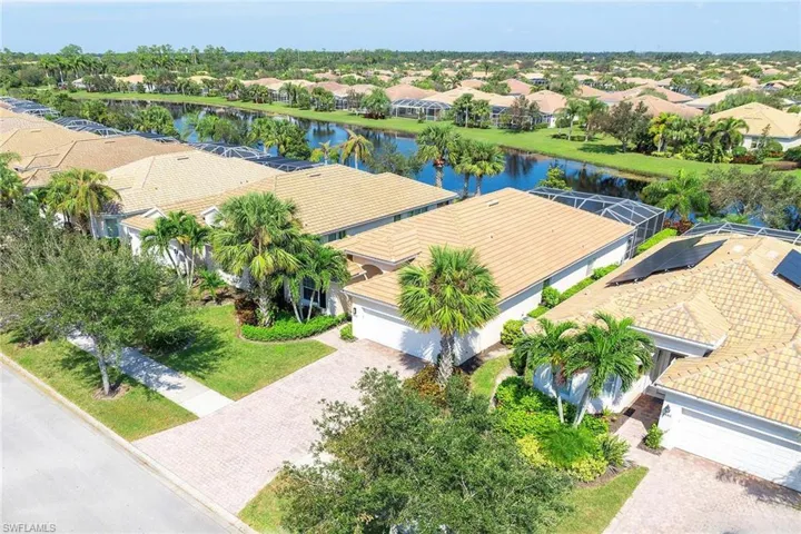 8590  Veronawalk  CIR, Naples, FL 34114