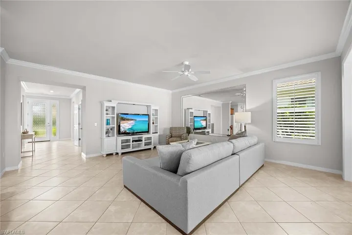 8590  Veronawalk  CIR, Naples, FL 34114