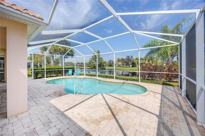 8590  Veronawalk  CIR, Naples, FL 34114