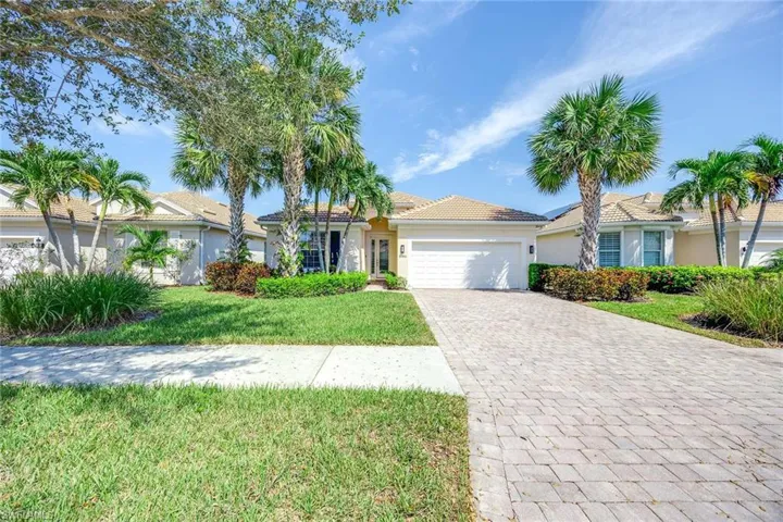 8590  Veronawalk  CIR, Naples, FL 34114