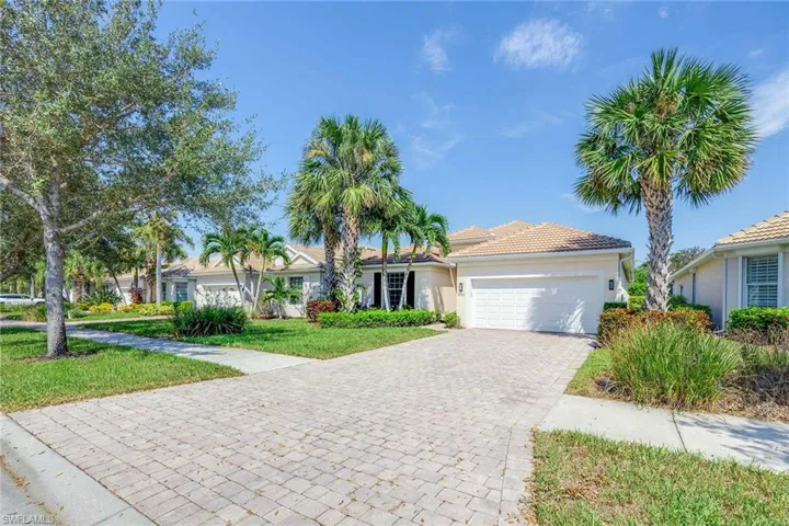 8590  Veronawalk  CIR, Naples, FL 34114