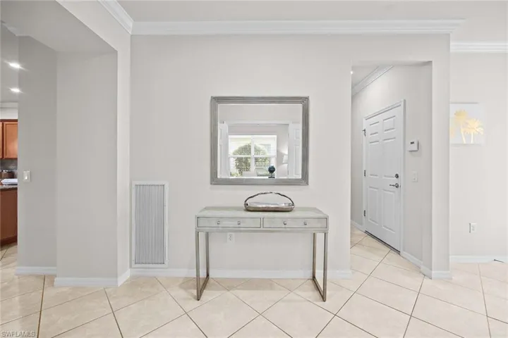8590  Veronawalk  CIR, Naples, FL 34114