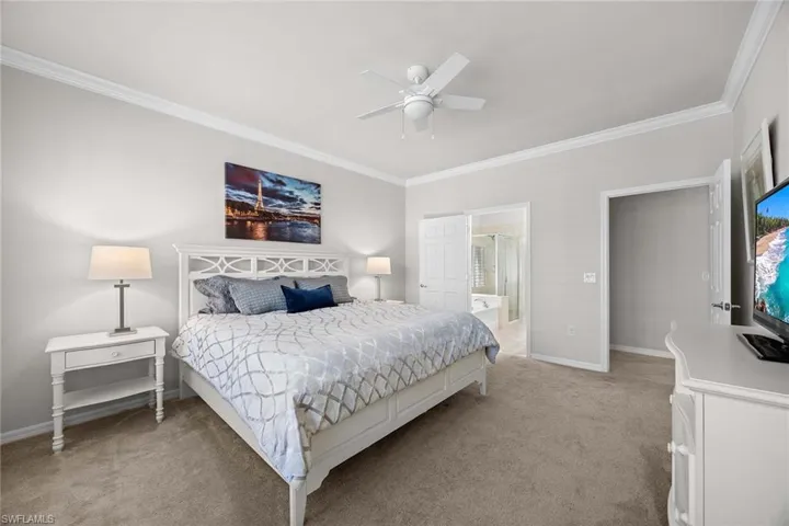 8590  Veronawalk  CIR, Naples, FL 34114