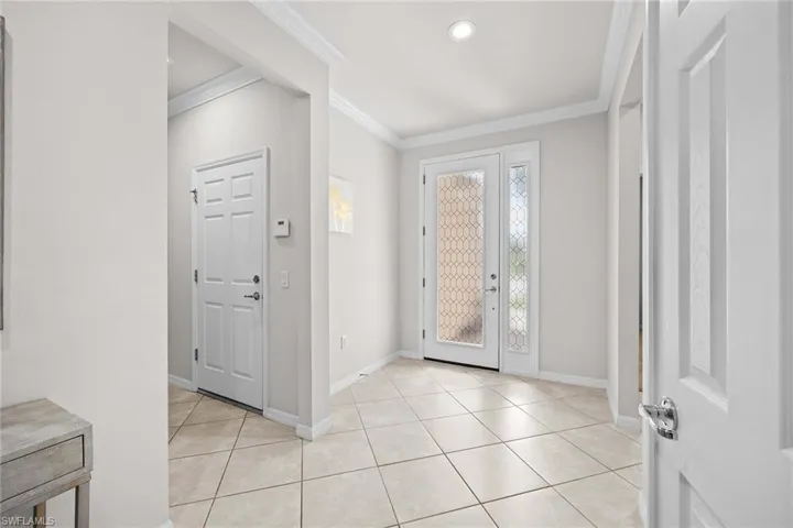 8590  Veronawalk  CIR, Naples, FL 34114