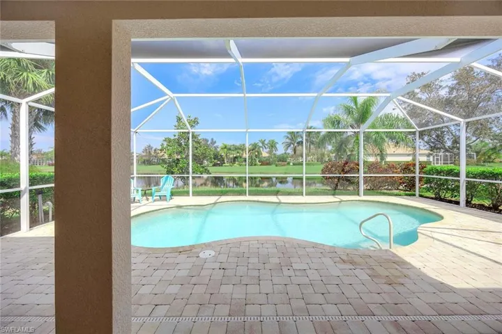 8590  Veronawalk  CIR, Naples, FL 34114