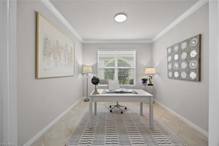 8590  Veronawalk  CIR, Naples, FL 34114