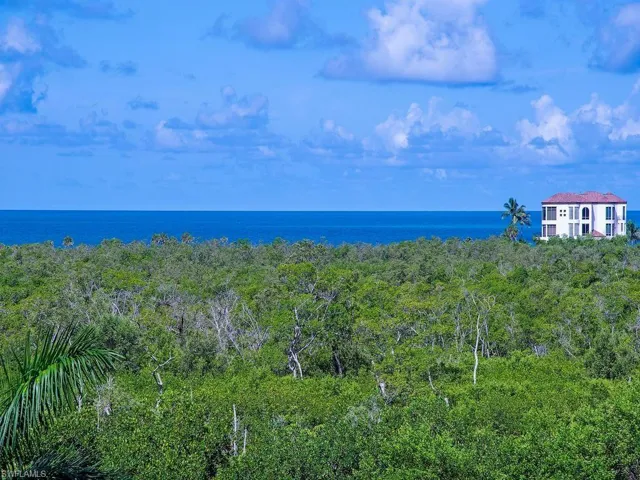 7425 Pelican Bay Blvd 506, Naples, Florida 34108