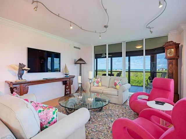7425 Pelican Bay Blvd 506, Naples, Florida 34108