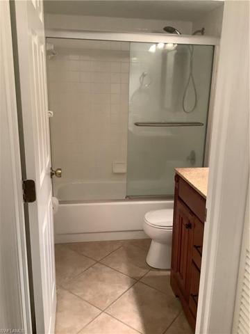 Guest bath room has a full tub